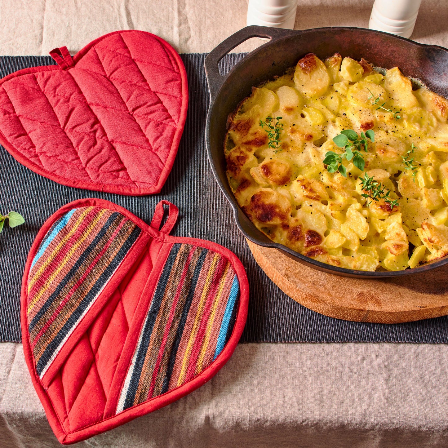 Heart Pot Holder, Handwoven Cotton Oven Mitt, Kitchen Accessory - Aksa Home Decor