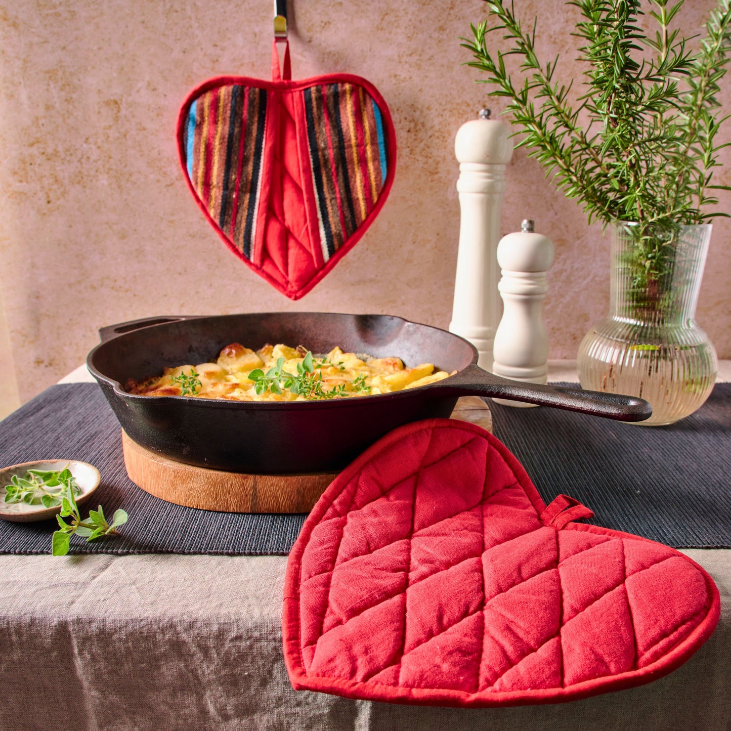 Heart Pot Holder, Handwoven Cotton Oven Mitt, Kitchen Accessory - Aksa Home Decor