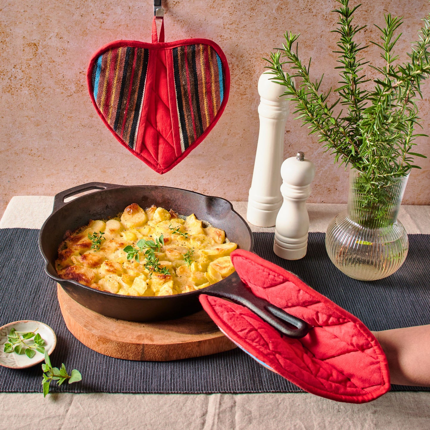 Heart Pot Holder, Handwoven Cotton Oven Mitt, Kitchen Accessory - Aksa Home Decor