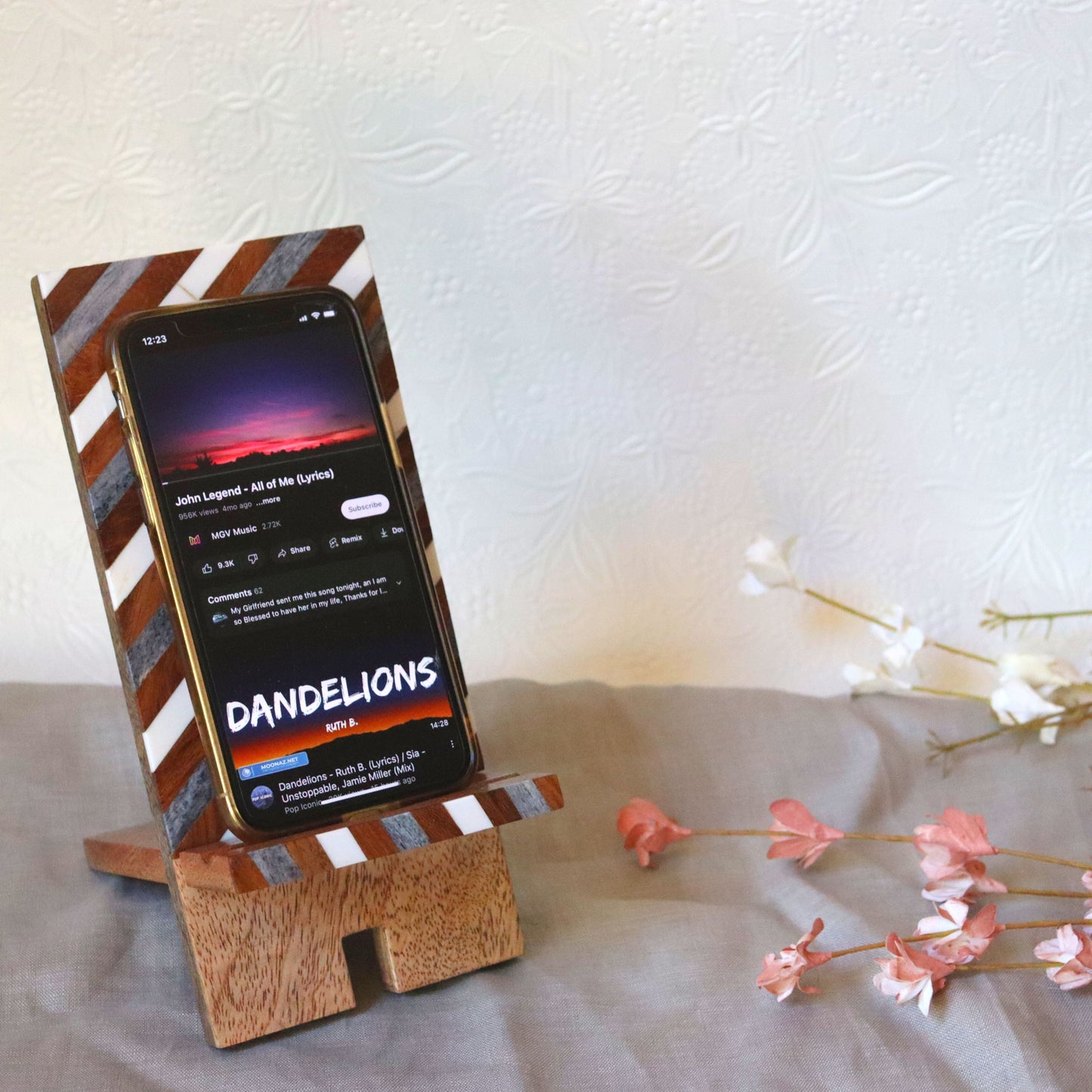 Chevron Smartphone Wood Dock Holder - Grey, White and Brown, Nandi - Aksa Home Decor