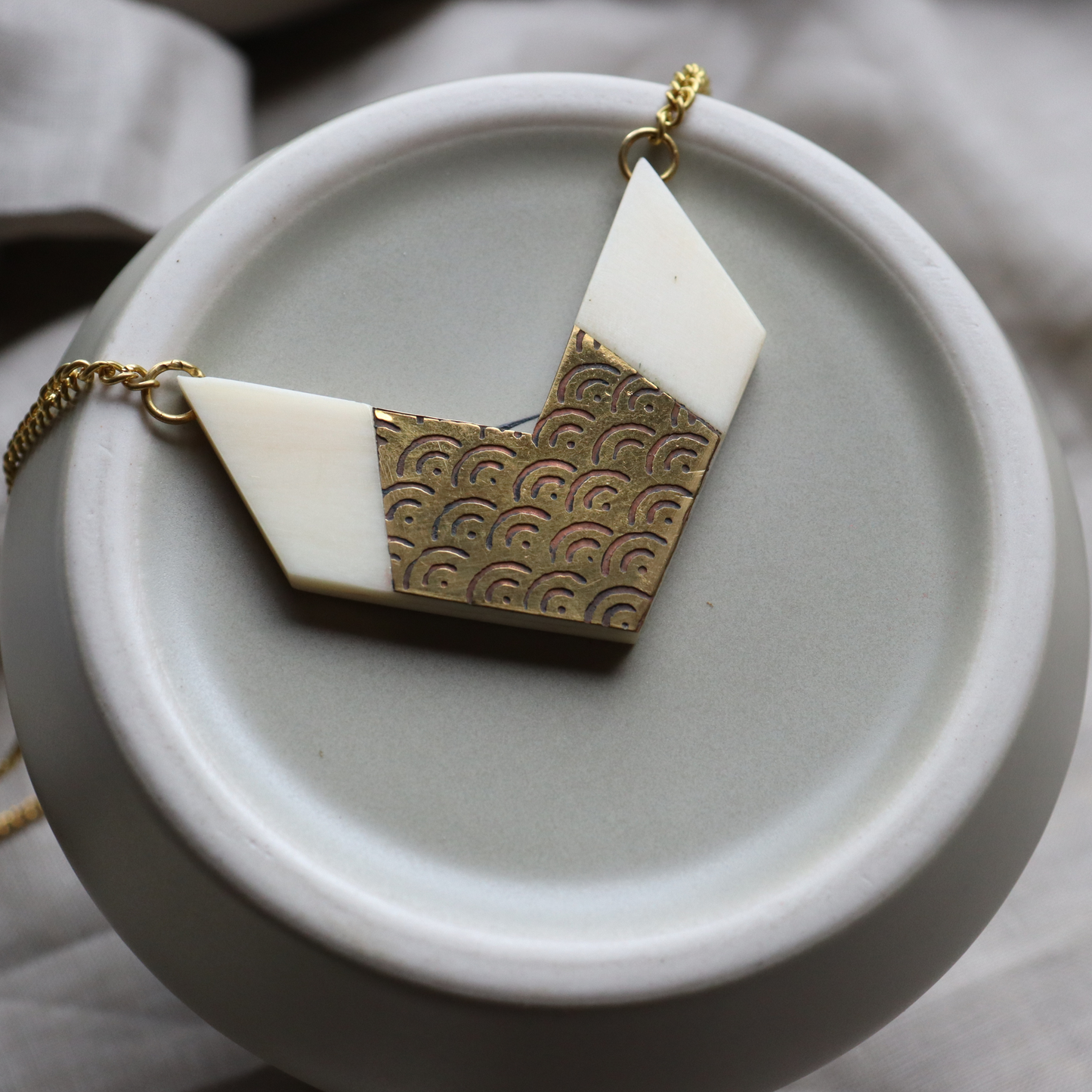 Hansa Brass Scallop Pendant Boho Necklace - 27 cm, Handmade - Aksa Home Decor