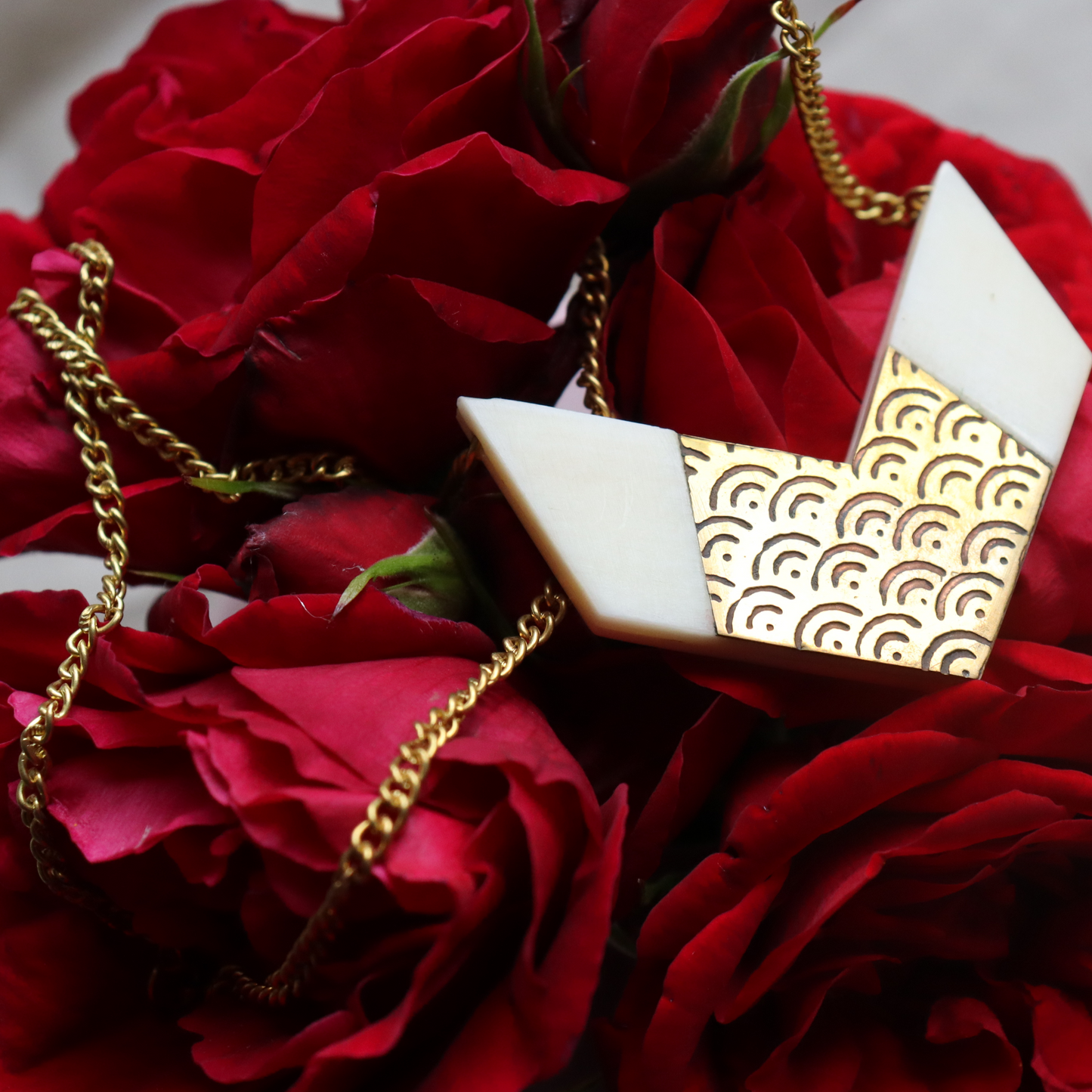 Hansa Brass Scallop Pendant Boho Necklace - 27 cm, Handmade - Aksa Home Decor