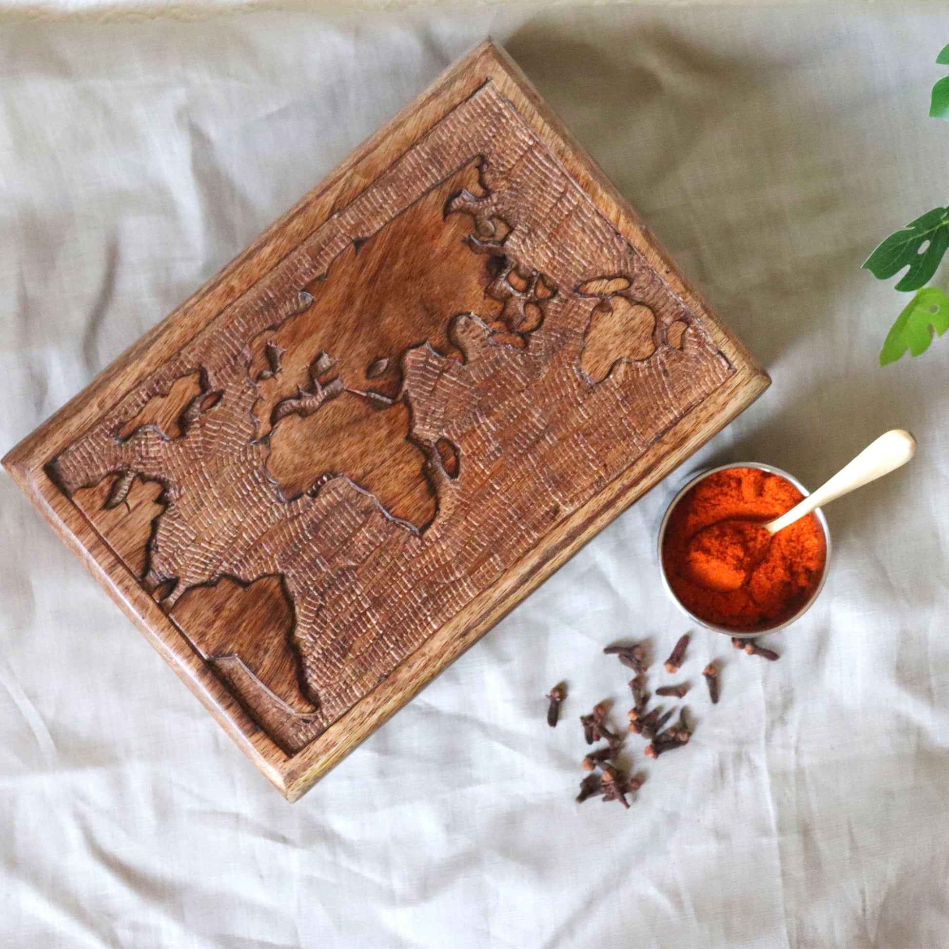 World Map Wooden Spice Box - Engraved, 6 Stainless Steel Bowls, Rectangle - Aksa Home Decor