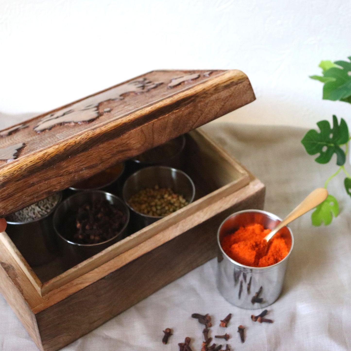 World Map Wooden Spice Box - Engraved, 6 Stainless Steel Bowls, Rectangle - Aksa Home Decor