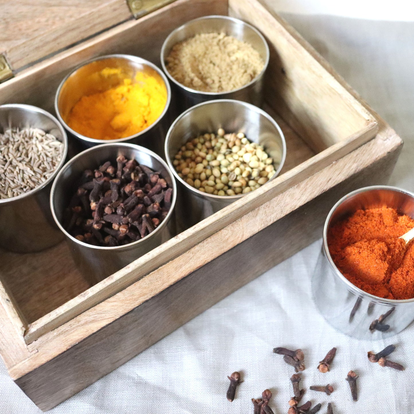 World Map Wooden Spice Box - Engraved, 6 Stainless Steel Bowls, Rectangle - Aksa Home Decor