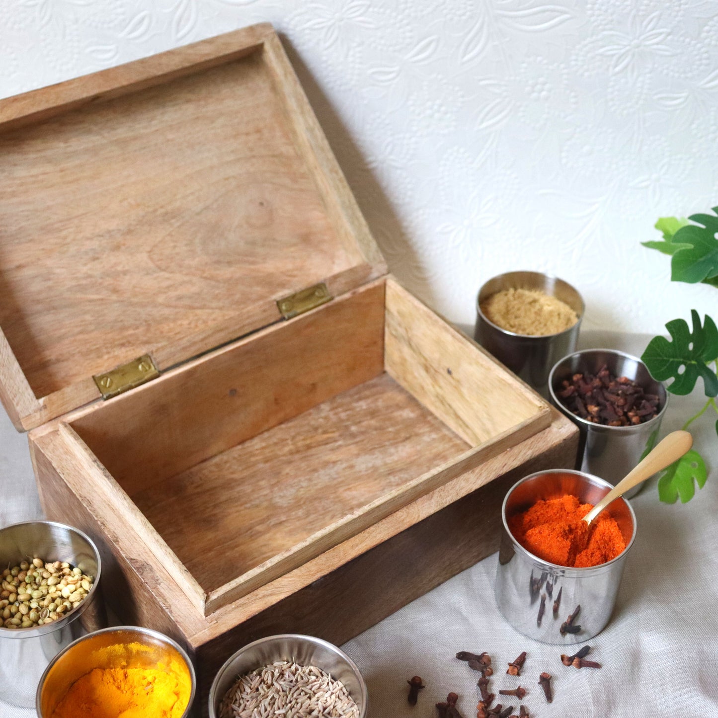 World Map Wooden Spice Box - Engraved, 6 Stainless Steel Bowls, Rectangle - Aksa Home Decor