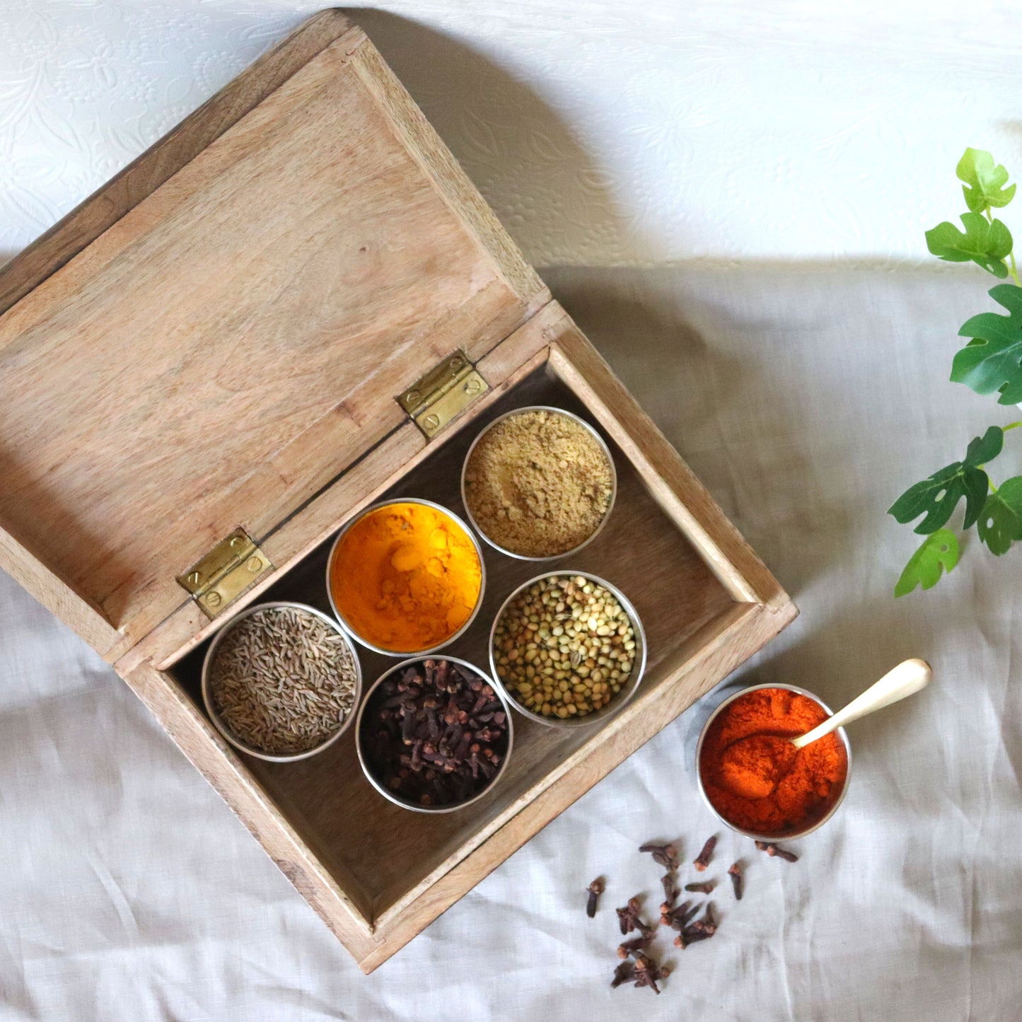 World Map Wooden Spice Box - Engraved, 6 Stainless Steel Bowls, Rectangle - Aksa Home Decor