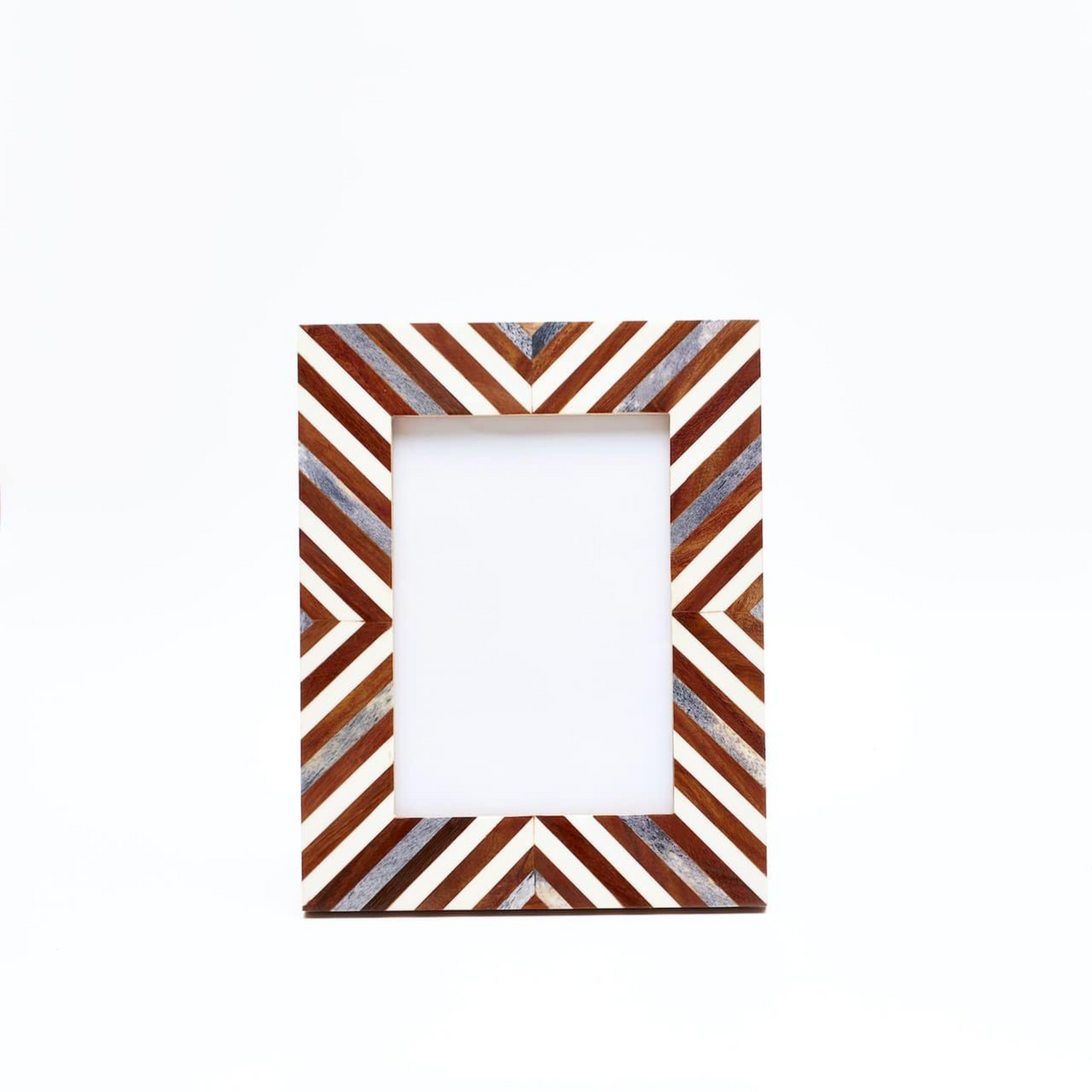 Chevron Recycled Photo Frame - 4x6 Picture, Grey, White and Brown, Nandi - Aksa Home Decor 