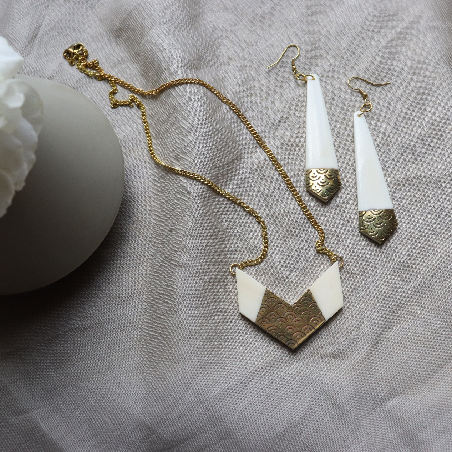 Hansa Linked Brass Drop Earrings - 7 cm, Boho, White, Handcrafted - Aksa Home Decor 