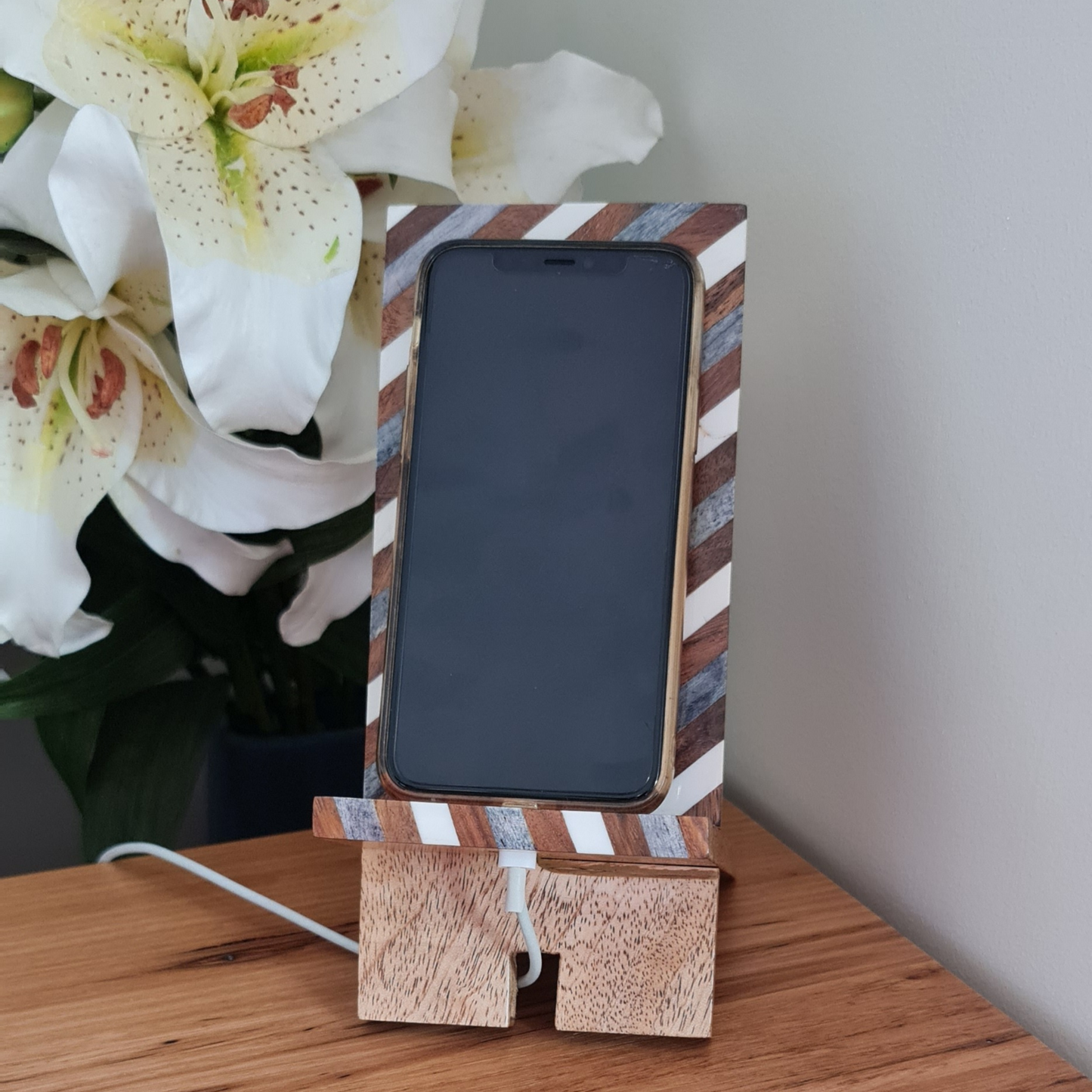 Nandi Smartphone Wood Dock Holder - Grey, White and Brown - Aksa